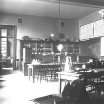 Geology Laboratory, north room in Old Science Hall, The University of Iowa, 1900s